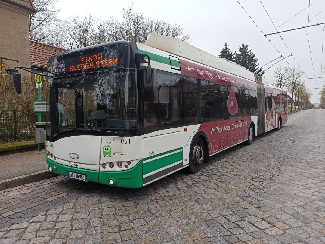 Gelenkobus Nr. 051 vom polnischen Typ Solaris Trollino 18 AC